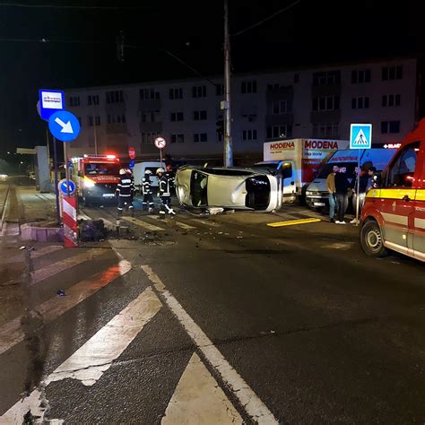 Mașină răsturnată pe strada Oașului din Cluj Napoca Șoferul a ajuns la