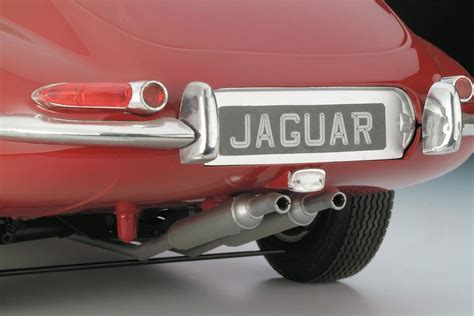 Jaguar E Type Kit 1 8 Scale Revell 07717 Gaugemaster