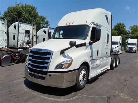 Freightliner Cascadia Sleeper Semi Truck Condo Sleeper