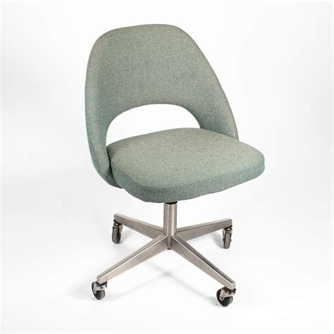 saarinen executive desk chair   bc  eero saarinen rarify