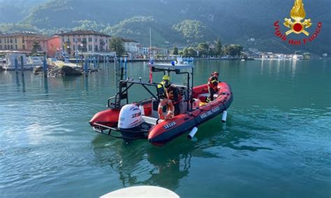 Cade Nelle Acque Del Lago Di Iseo E Non Riemerge Si Cerca Una Ventenne