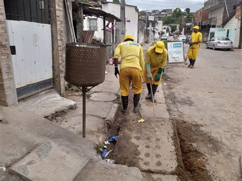 Olinda Avan A Trabalhos De Limpeza E Desobstru O De Canaletas