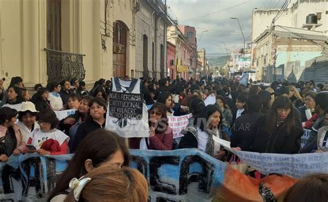 Paro docente en Jujuy masiva movilización pidió por mejora salarial y