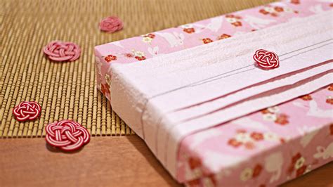 Japanese style pleats gift wrapping — Shiho Masuda Gift Wrapping