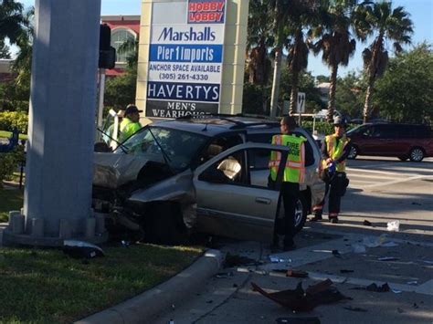 Naples Man Dead After Crash That Blocked U S 41 In North Naples