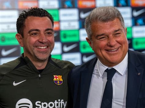 My Players Persuaded Me To Change My Mind Xavi Explains Barcelona U