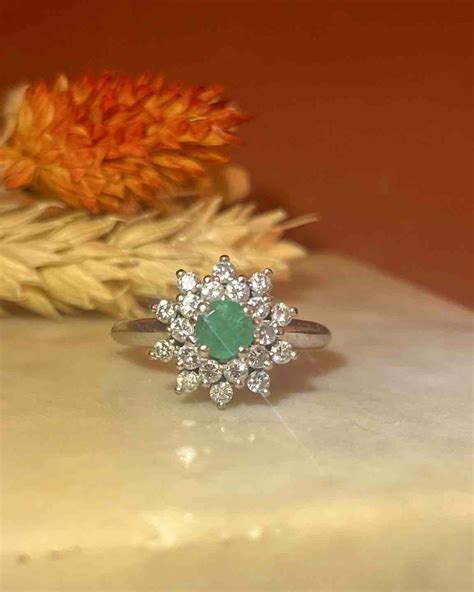 Bague Marguerite Emeraude Carat Et Diamants Leyna Elliade