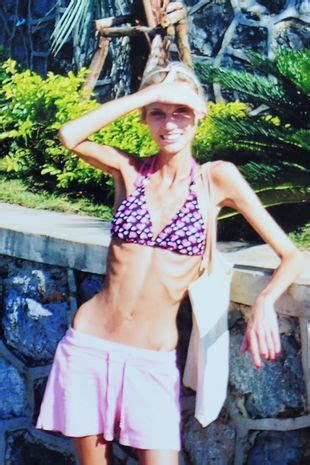 4 Hot Sexy Laura Wilson Bikini Pics