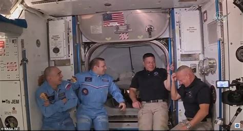 Spacexs Astronaut Riding Dragon Arrives At Space Station Daily Mail