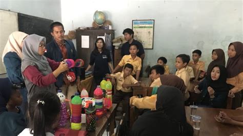 Kreatif Mahasiswa Undip Semarang Ubah Sampah Rumah Tangga Jadi Barang