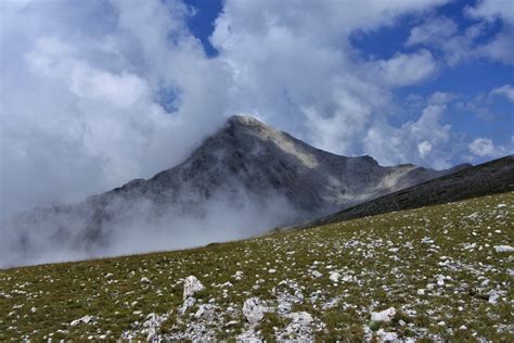 Salita Al Monte Velino Dai Piani Dei Pezza 2486 M Guide Trekking