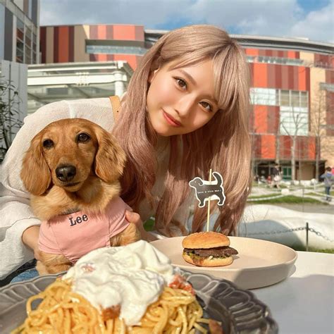 なーちゃんさんのインスタグラム写真 なーちゃんinstagram「・ 天空のカルボナーラと犬用ハンバーガー🍔 お皿逆に置いた方が良かっ