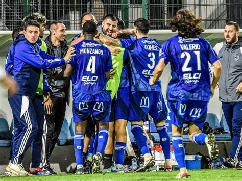 Football National le FC Villefranche libéré dun poids après son