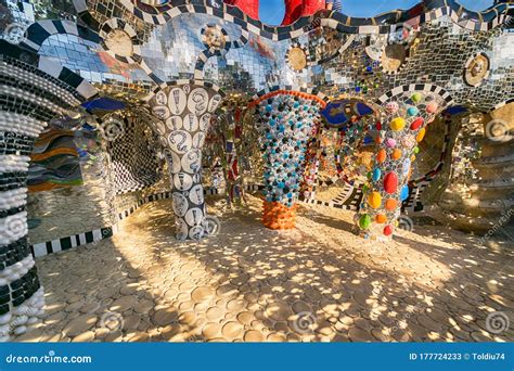 Il Tarot Garden è Un Giardino Di Scultura Basato Sul Tarot Esoterico