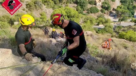 Sucesos Muere Tras Salirse De La Vía Y Caer Por Un Barranco Con Su