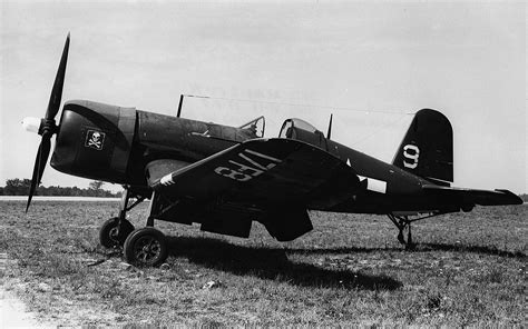 Asisbiz Vought F4U 5P Corsair VF 17 White 17F8 On The Ground At The