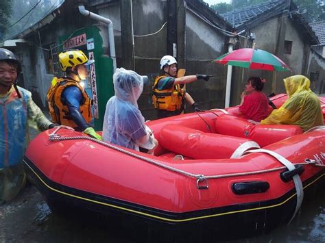 午後雨彈狂轟 員林龍燈公園滯洪池淹到只剩籃球架 生活 自由時報電子報