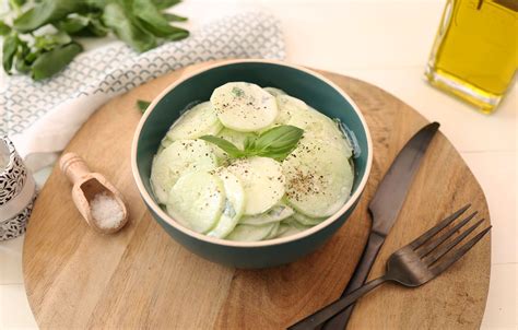 Salade de concombres à la crème fraîche Recette de Salade de