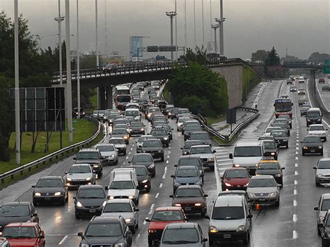 Piqueteros Cortan La Avenida General Paz Infobae