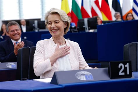 Ursula von der Leyen é reeleita para o cargo máximo da UE por mais um