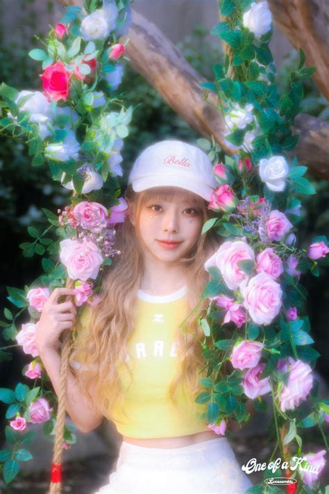 Pieces Jigsaw Puzzle Concept Photo Of Loossemble Loona Member Vivi