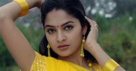Cute Hot Sexy Model Actress Pictures South Actress Madhumitha In Hot Saree