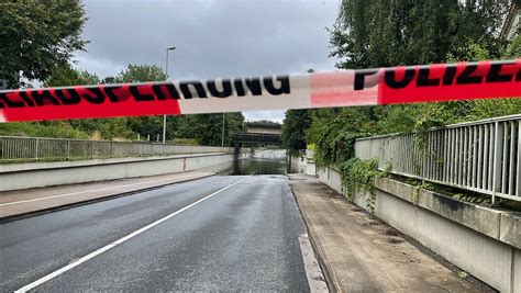 Unwetter in Gütersloh Feuerwehr im Dauer Einsatz Straße nach