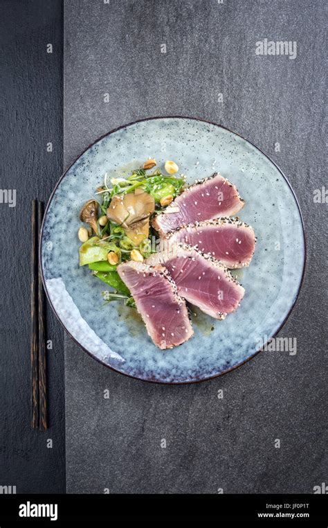 Tuna Tataki With Vegetable Stock Photo Alamy