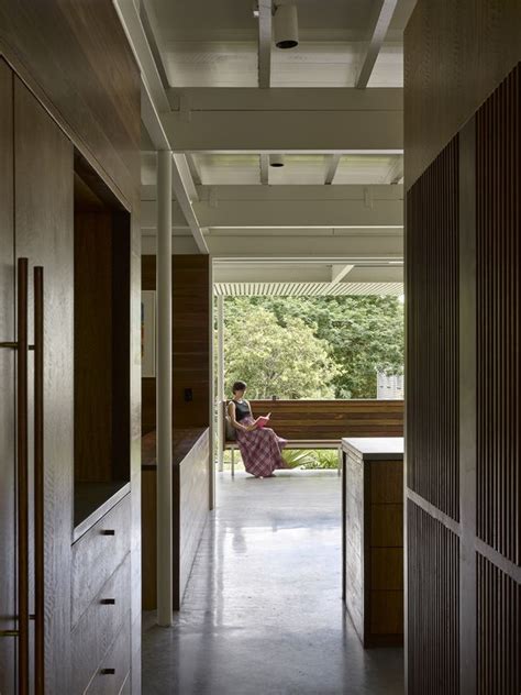 Raising the bar: Bardon Undercroft House | ArchitectureAu