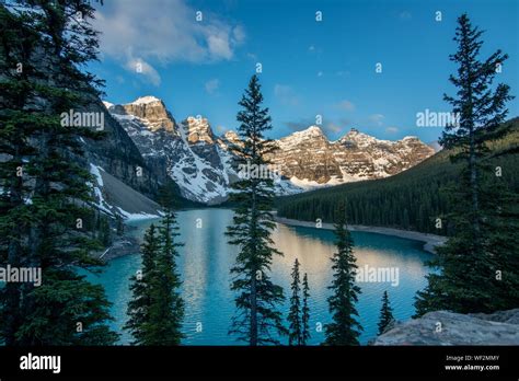 Hiver Lac Moraine Banque De Photographies Et Dimages à Haute