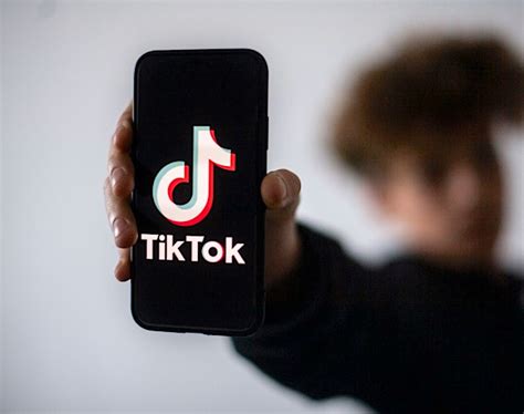 Cops And Chechens Tiktok Duo Become Unlikely Stars Digital Journal