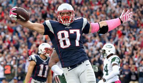 Rob Gronkowski Comes Out Of Retirement To Reunite With Tom Brady Extraie