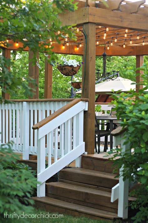 21+ Creative DIY Deck Railing Ideas and Projects (With Instructions)