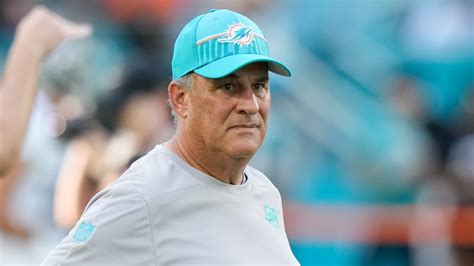 Philadelphia Eagles to hire Vic Fangio as new defensive coordinator