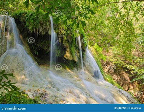 Cascada En Bosque Profundo En Erawan Imagen De Archivo Imagen De