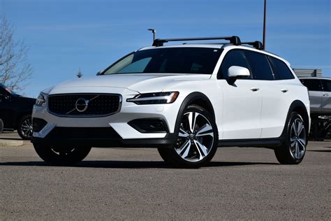 2022 Volvo V60 Cross Country Adrenalin Motors