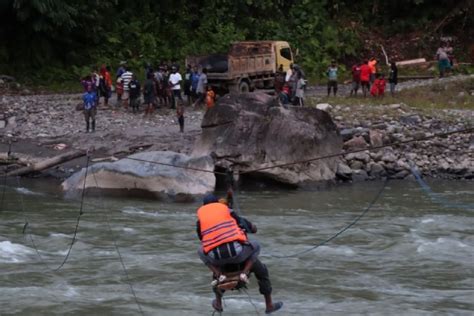 Polisi Pohon Pengikat Jembatan Gantung Tumbang Penyebab Insiden Digul