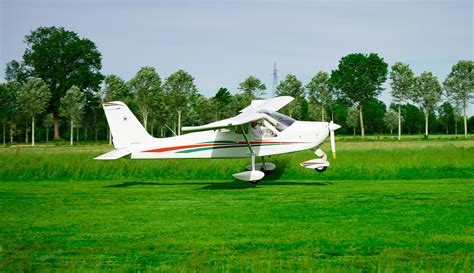 Aereo Scomparso Un Mese Fa Ritrovato Insieme Al Corpo Del Pilota Ivano