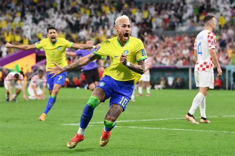 Neymar se iguala a Pelé e marca 77 gols a camisa do Brasil Metrópoles