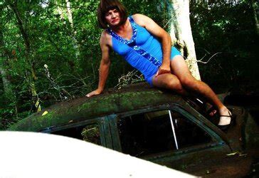 FRESH Tommy Crossdresser In The Forest ZB Porn