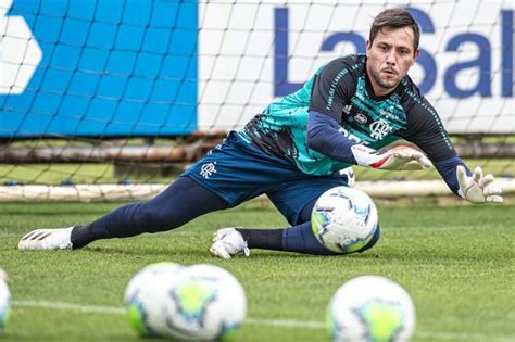 Flamengo e Diego Alves andam para trás em renovação