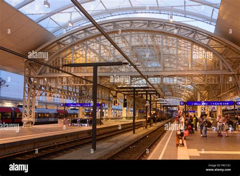 Salzburg, Hauptbahnhof, main train station, Salzburg, Austria Stock Photo - Alamy