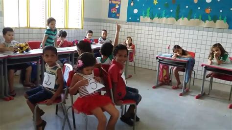 DANÇA DAS CADEIRAS NÚMEROS E QUANTIDADES PARA EDUCAÇÃO INFANTIL