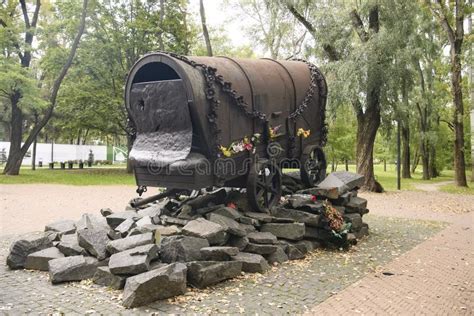 Monumento Ao Vag O Cigano Em Mem Ria Das V Timas Do Genoc Dio Dos Roma