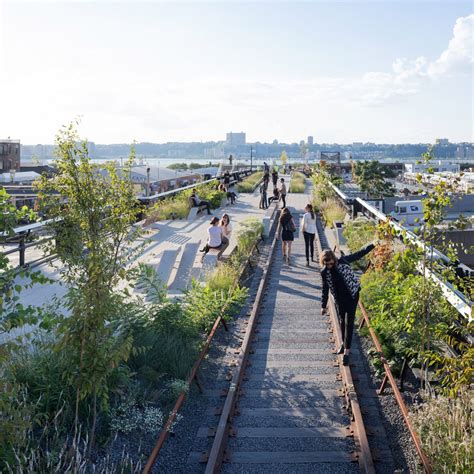 Som Connects Block Long Glulam Bridge To The High Line