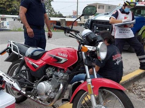 Derrapa En Su Moto Y Queda Desmayado