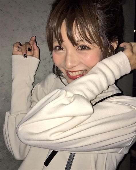 伊藤実祐さんのインスタグラム写真 伊藤実祐instagram 「 東京に戻ってきて、 もぅひと仕事終えたっ🗼 みゆちゃいポーズweek が今日までやったので プレゼント当選の