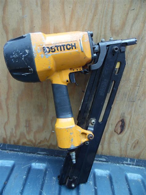 Bostitch Pneumatic Air Nailer N79ww Wire Stick Framing Nail Gun Works 4