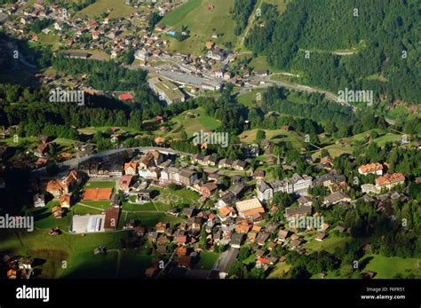 Vue A Rienne De Wengen Et Lauterbrunnen Vu Du Mont M Nnlichen Photo