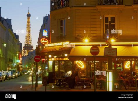 Paris cafe eiffel tower hi-res stock photography and images - Alamy